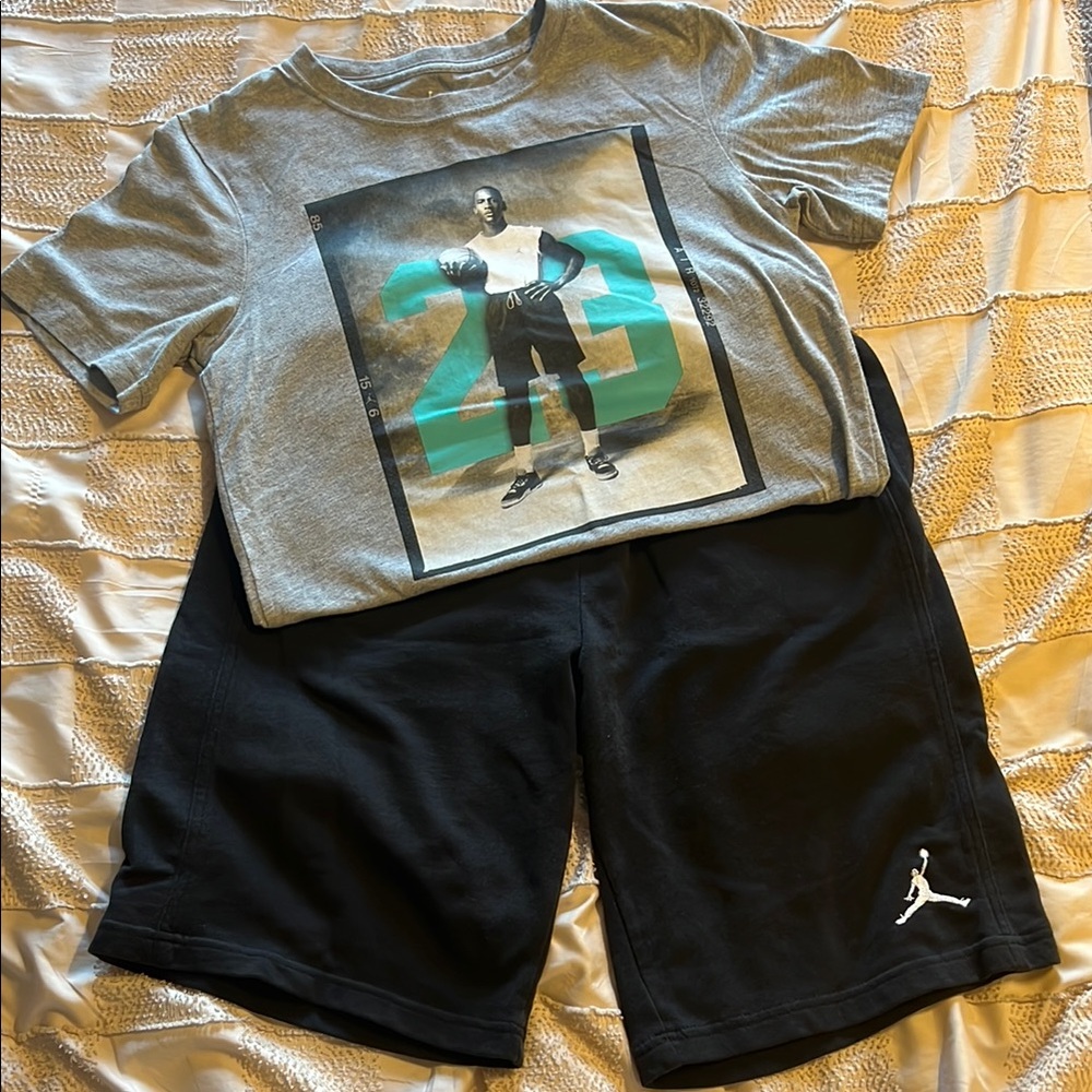 Jordan tshirt & shorts